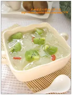 Rock sugar tremella kiwi fruit