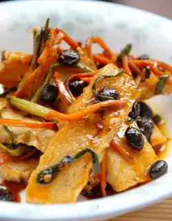 Laoganma stir-fried fish cakes