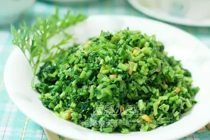 stir-fried carrot seedlings