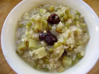 Red dates, mung beans, sweet potato porridge