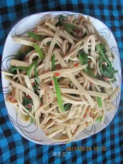 Chop pepper and shredded shredded silk