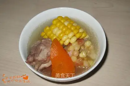 Corn, carrot and pork bone soup