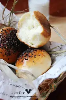 Black sesame bread