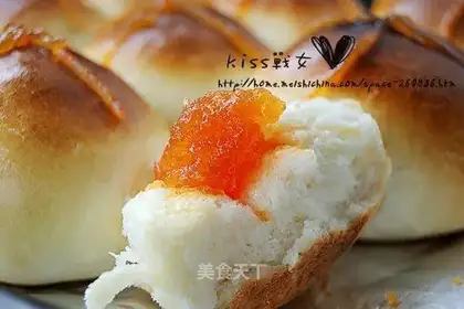 Papaya jam steak bun