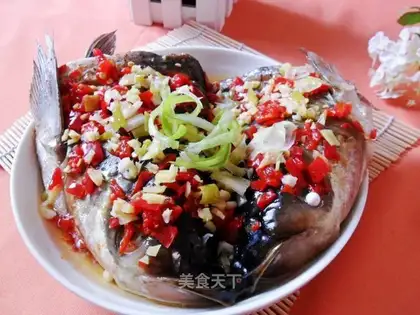 chopped pepper fish head