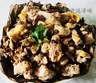 Steamed chicken with lotus leaf and mushroom