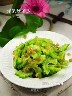 stir-fried bitter gourd with pickled mustard