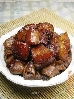 Braised pork belly with hundreds of pages