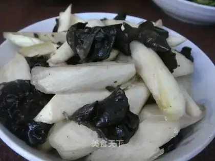 stir-fried fungus with rice bamboo