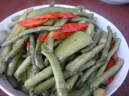 stir-fried beans with green and red peppers