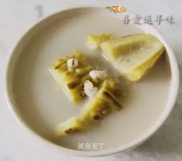 Coix seed and bitter gourd soup
