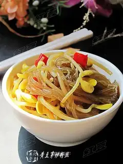 stir-fried vermicelli with soybean sprouts