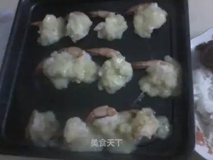 Grilled shrimp with mashed potatoes and cheese