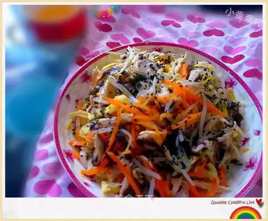 Colorful shredded chicken