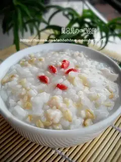 Oatmeal porridge with chicken minced meat