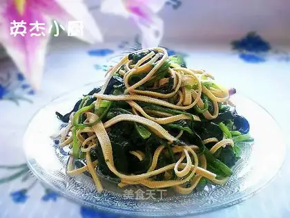 Dried tofu and stir-fried spinach