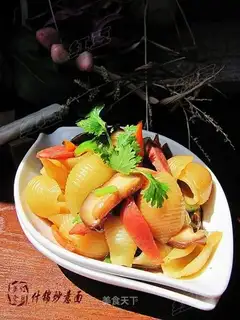 Mixed stir-fried pasta