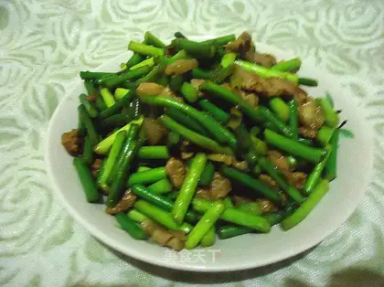Shredded pork with garlic moss