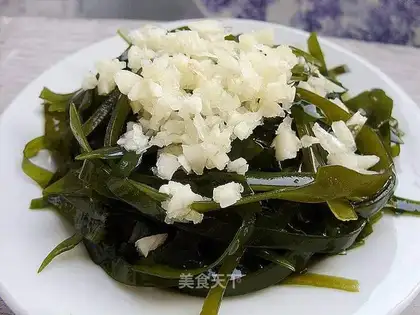 Shredded seaweed with garlic