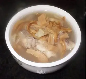 Assorted seafood pork bone soup