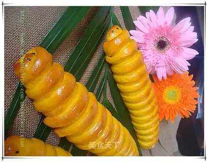 Pumpkin caterpillar bread