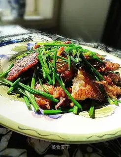 Salmon bone and chive flower
