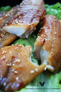 Grilled snapper slices in soy sauce