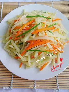 Shredded potatoes in scallion oil