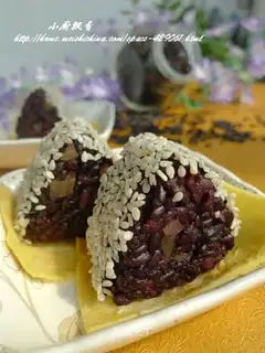 Purple rice sesame sushi
