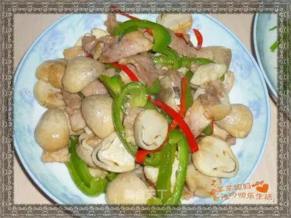 stir-fried pork with straw mushroom