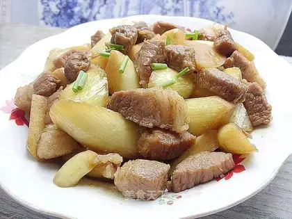Stewed pork with rice bamboo