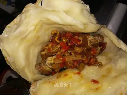 Big pie with comfy intestines and sauerkraut