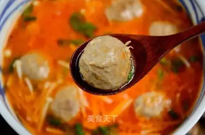Tomato gill mushroom beefball soup