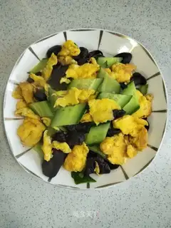 cucumber-mucked eggs
