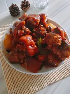 Carrot burns pig feet
