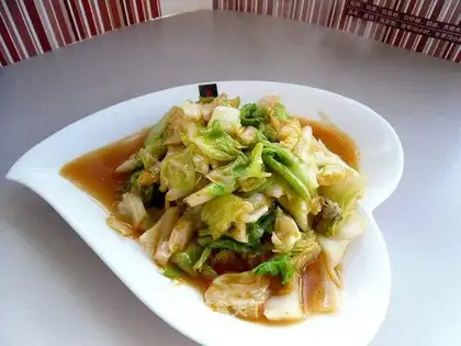 Red curry and cabbage