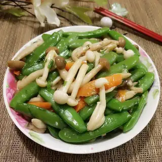 Sweet peas fried mushrooms