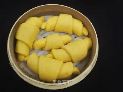 Cowhorn rolls