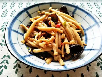 Meatdish sea mushrooms