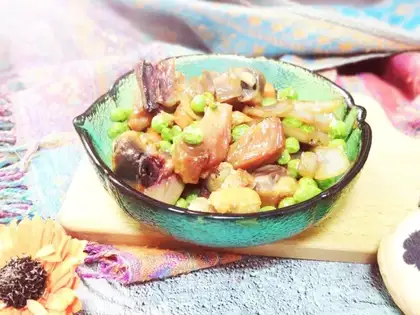 Onion peas for chicken legs