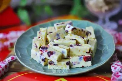 Cranberry Cream