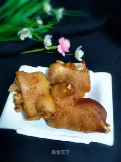 Roasted pig hoof