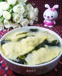 Egg dumplings, fan soup