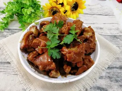 Roasted pig hoof