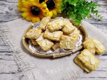 Oatmeal almond cookies