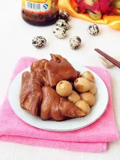 Soy pig hoofs