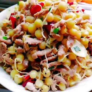 Peas sprouts of fried meat
