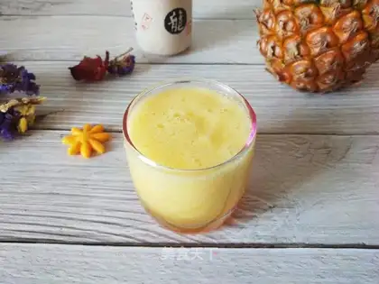 Pineapple apple juice