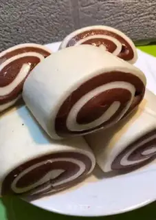 Coco-colored buns