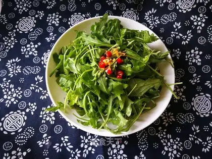 ♪ Cold sesame cabbage ♪